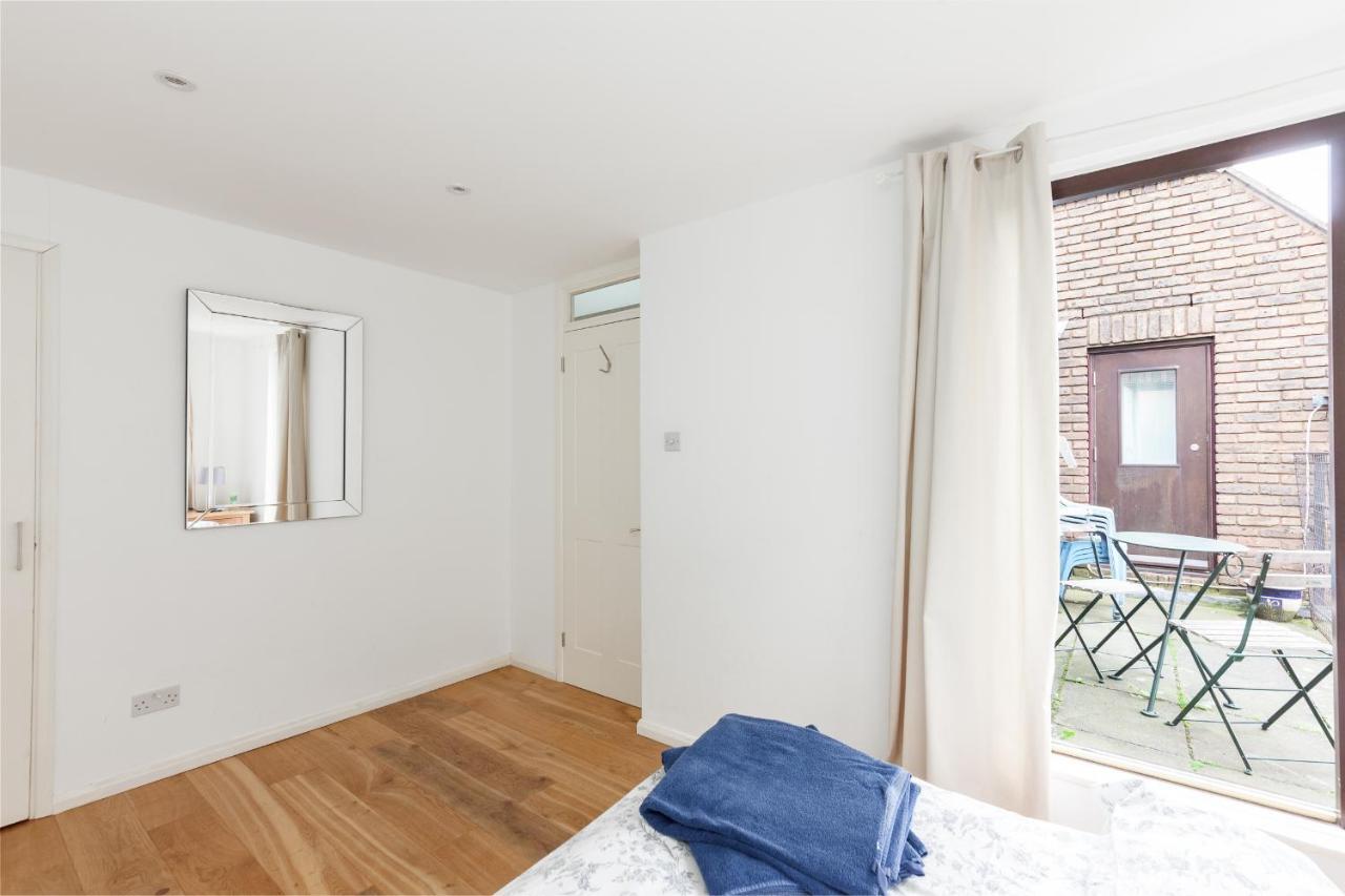 White City Apartment London Bagian luar foto