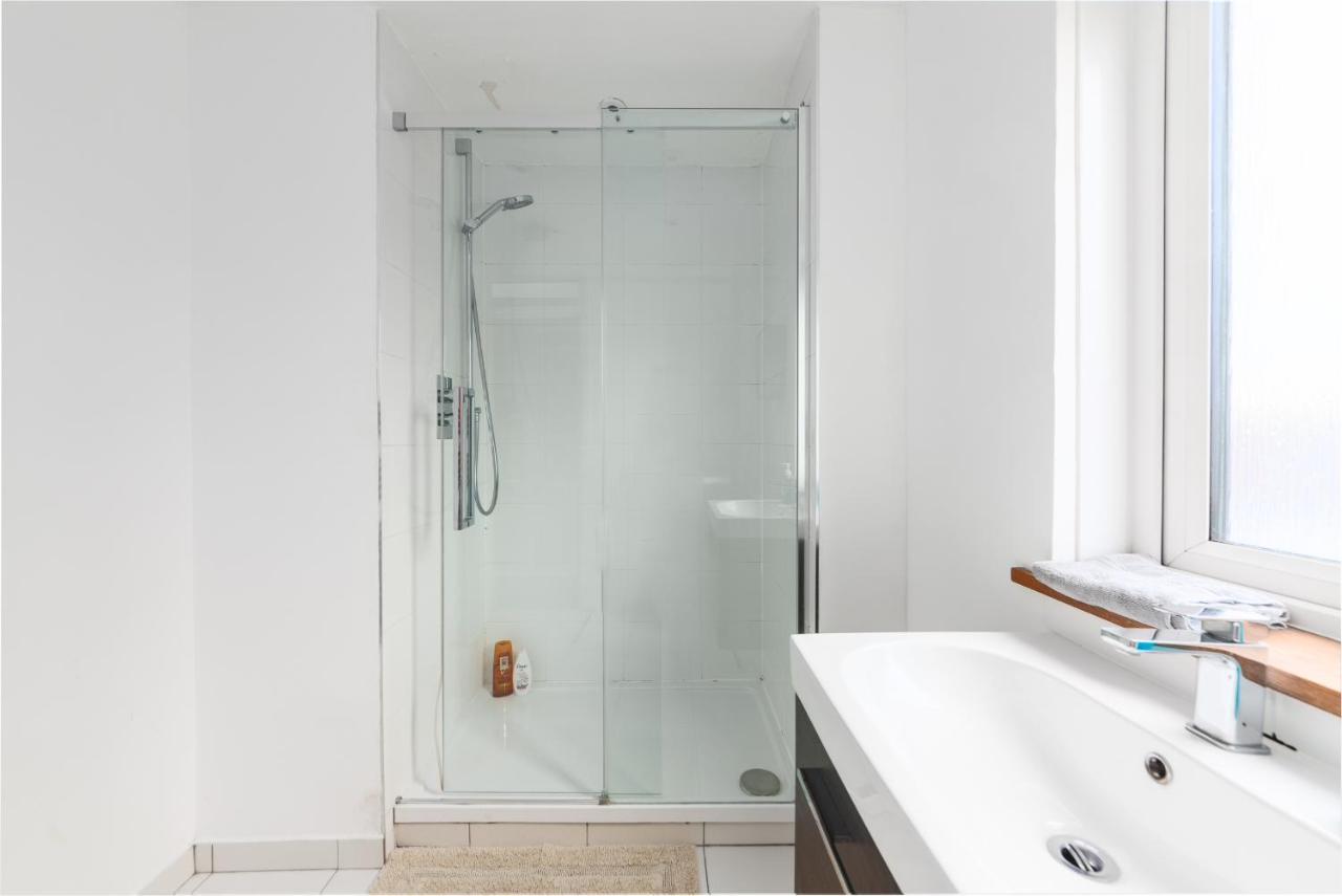 White City Apartment London Bagian luar foto